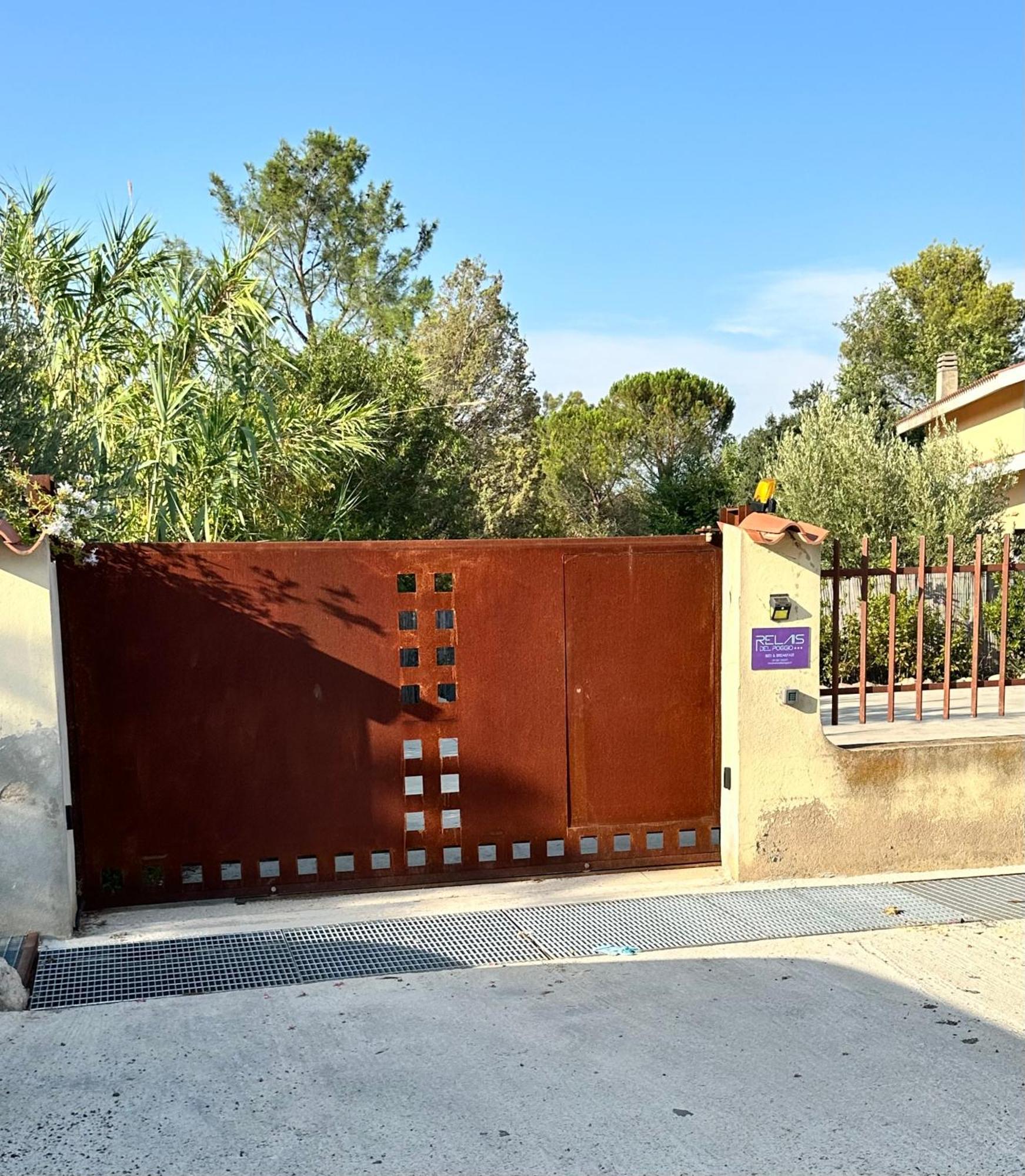 Relais Del Poggio Bed & Breakfast Capoterra Exterior photo